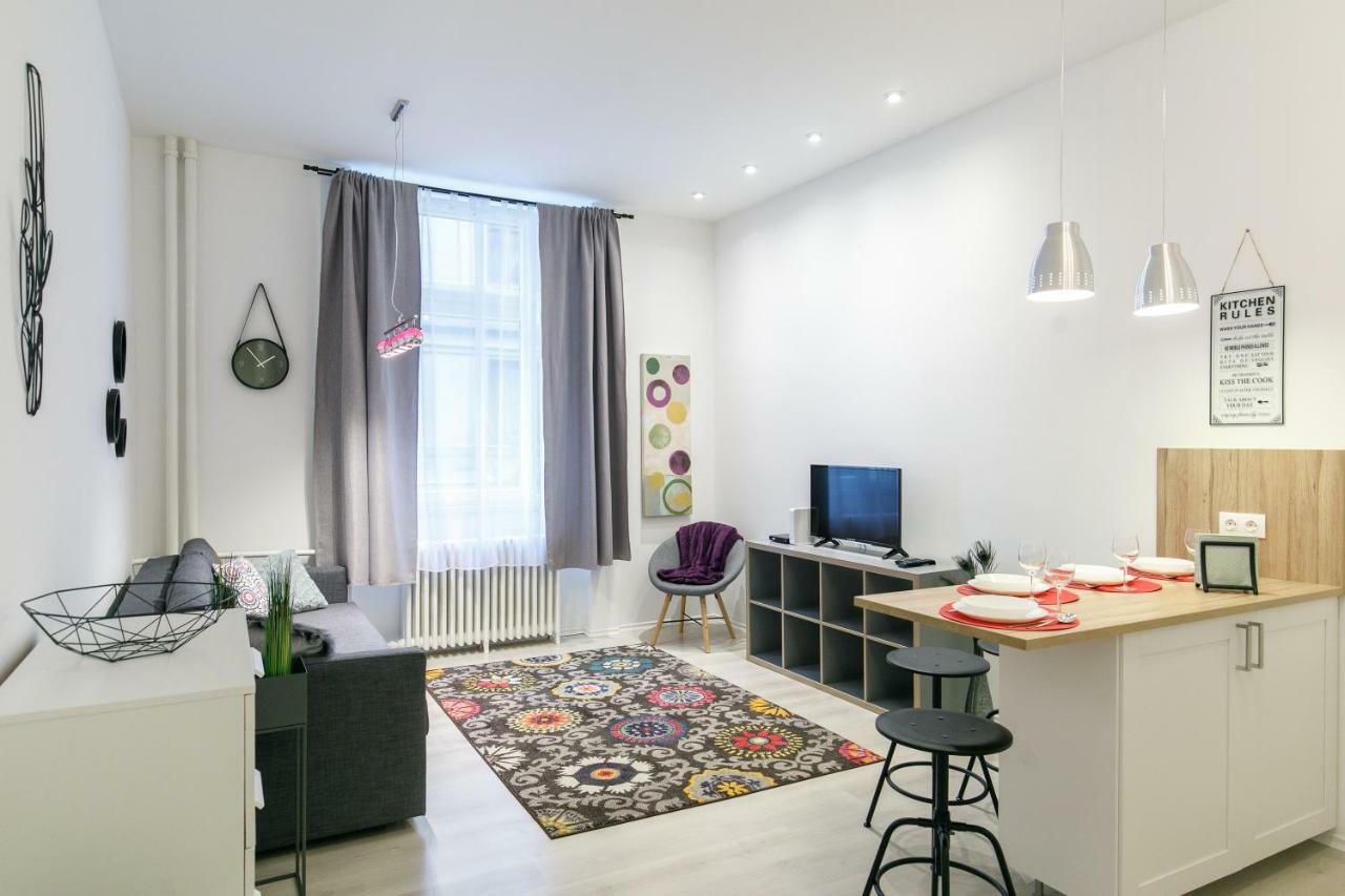 Ella Apartment บูดาเปสต์ ภายนอก รูปภาพ