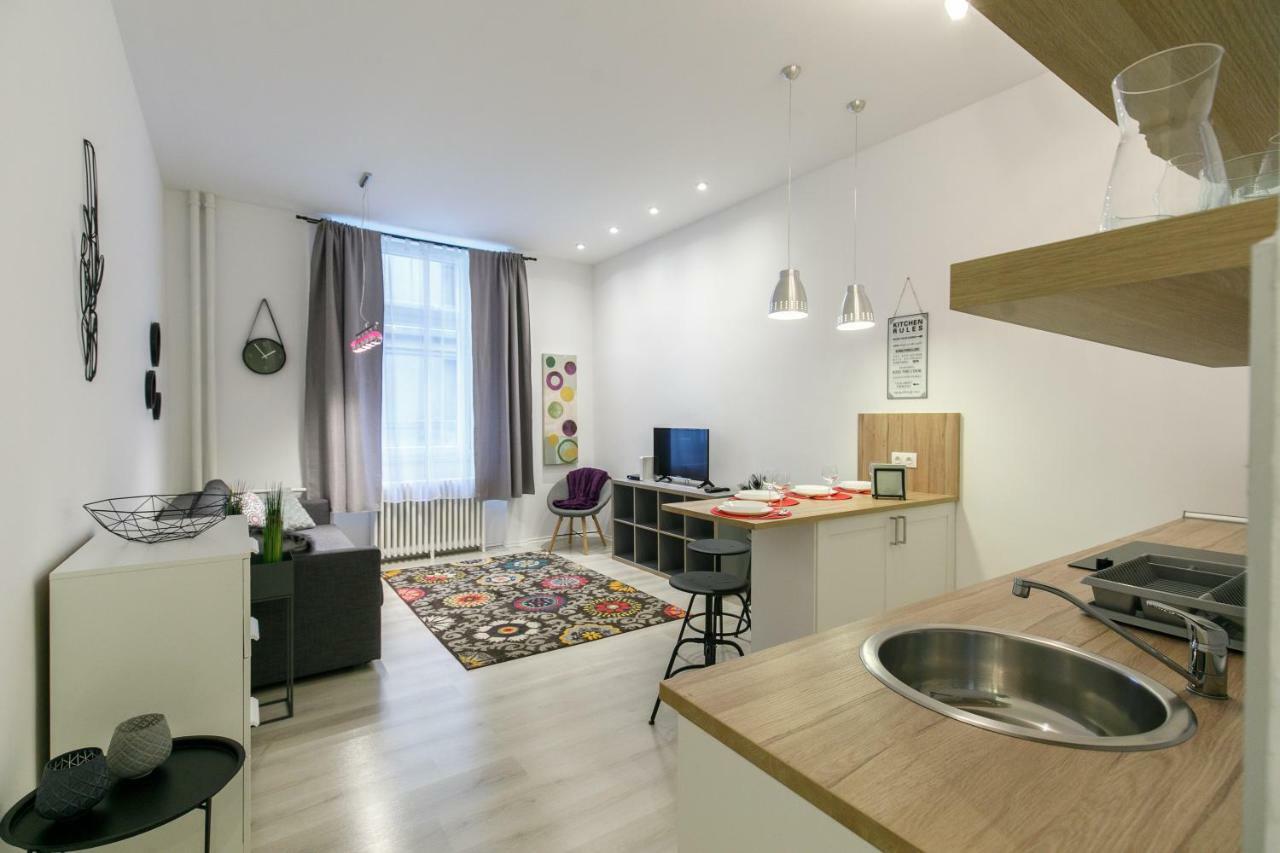 Ella Apartment บูดาเปสต์ ภายนอก รูปภาพ